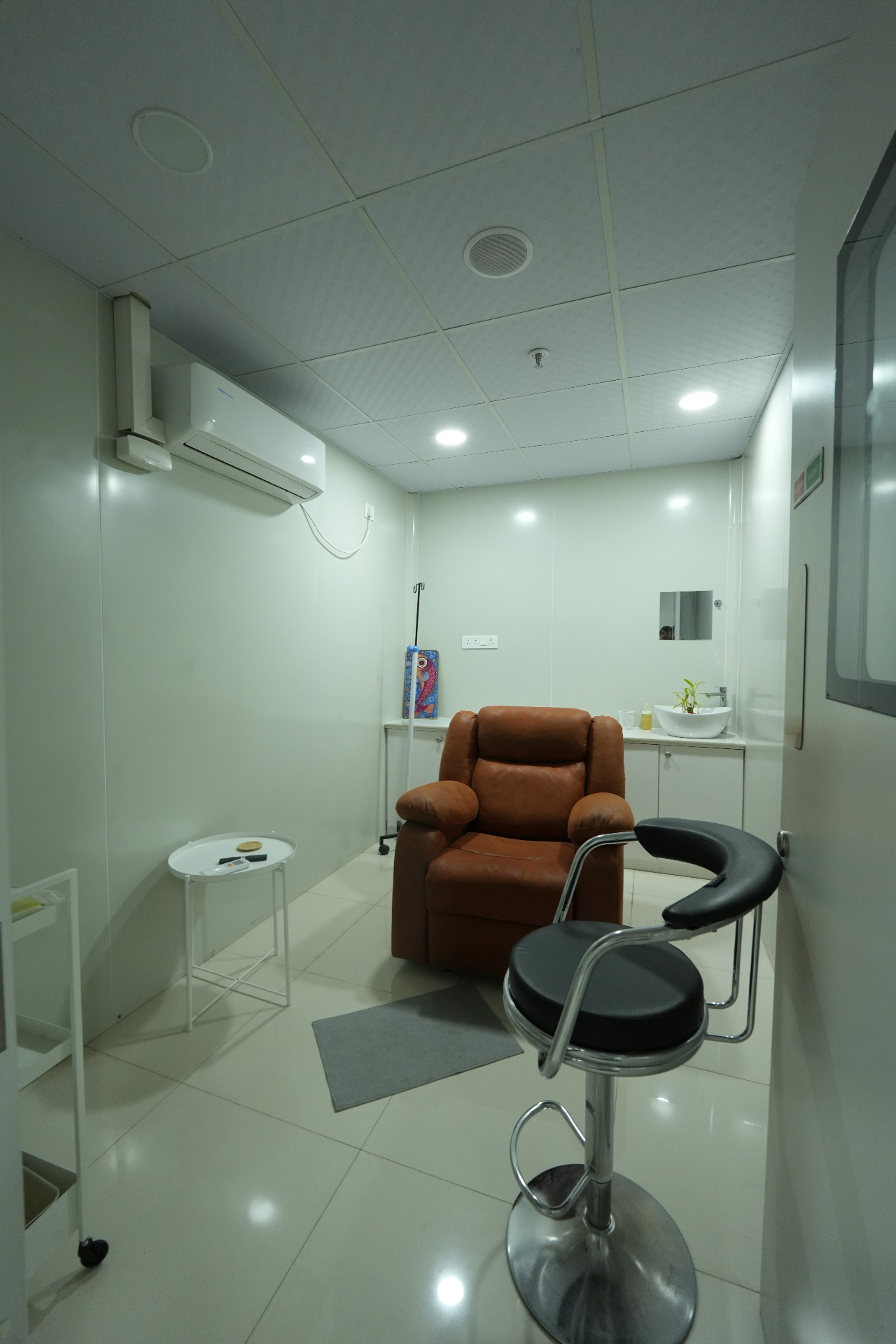 Private IV therapy suite at 10X HEAL